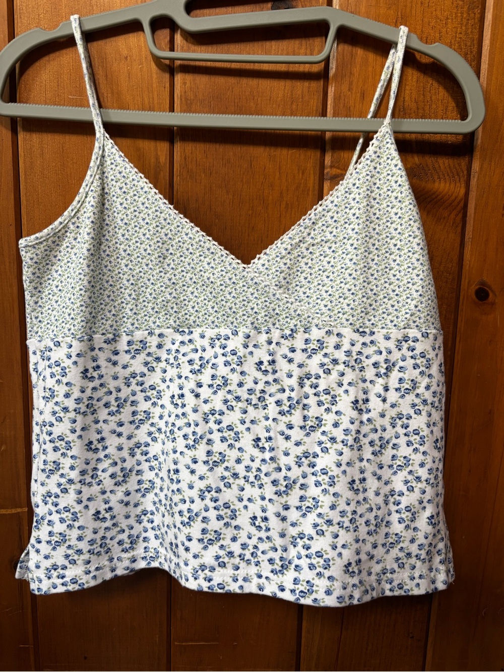 Energie White and Blue Floral split back tank sz large